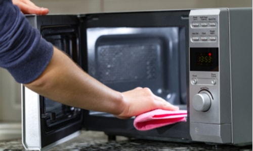 How To Clean Your Microwave In Minutes wipe